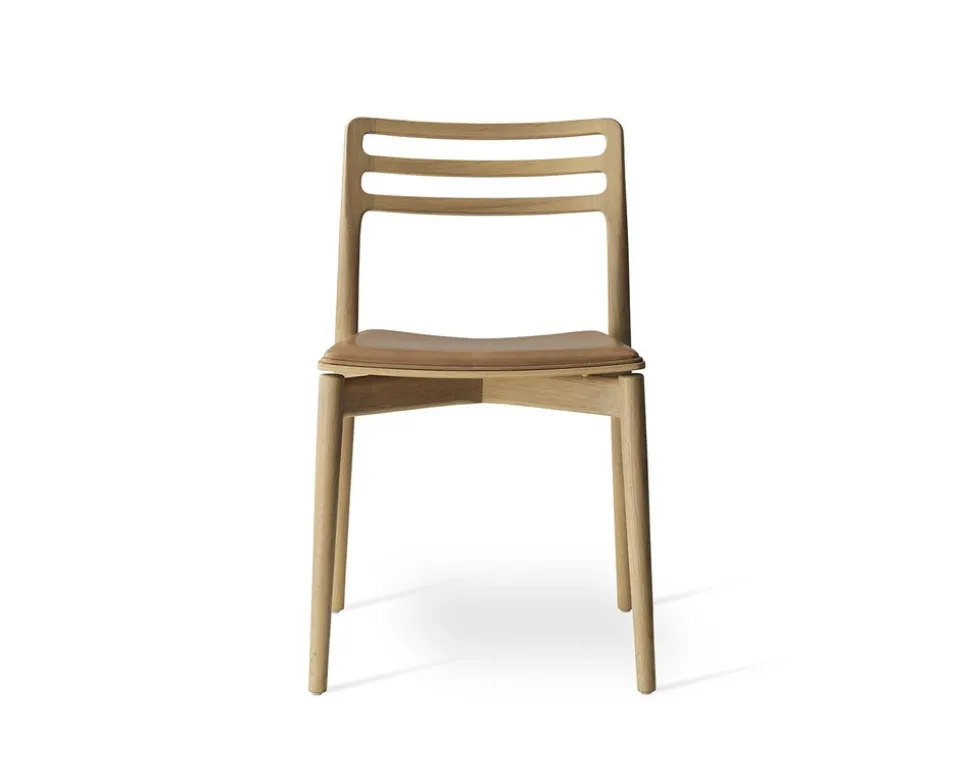Vipp 481 Cabin Chair | Ljus Ek | Sand Läder