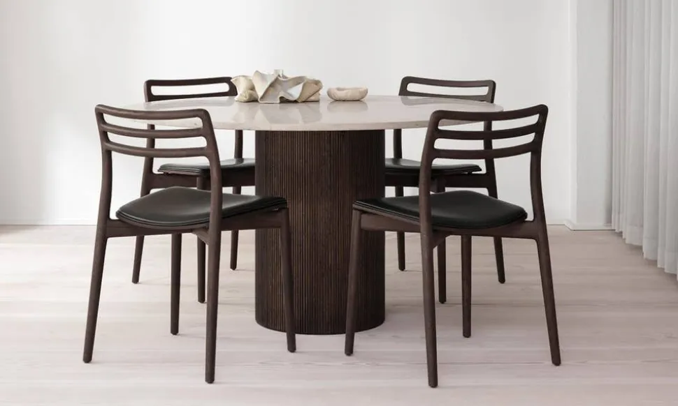 Vipp 481 Cabin Chair | Mörk Ek | Svart Läder