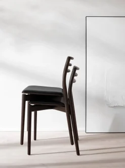 Vipp 481 Cabin Chair | Mörk Ek | Svart Läder