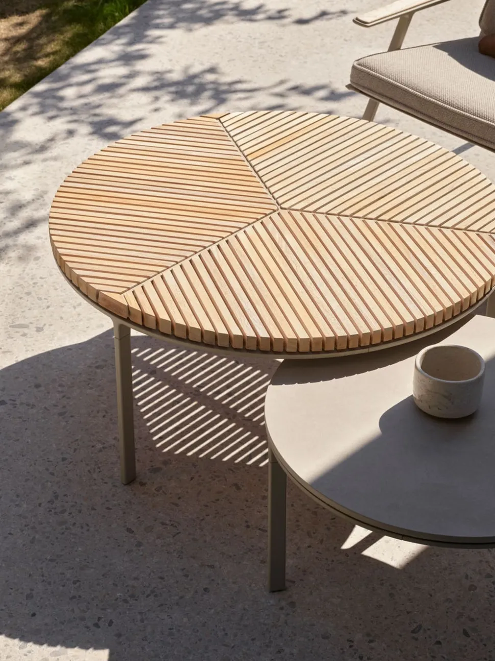 Vipp 716 Open-Air Soffbord Ø90 | Teak