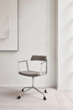 Vipp 452 Swivel Chair | Fötter | Polerat Aluminium, Dark Sand Tyg