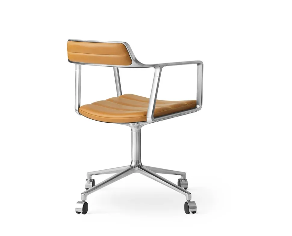 Vipp 452 Swivel Chair | Hjul | Polerat Aluminum, Sandfärgat Läder