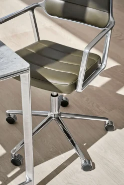 Vipp 453+ Swivel Stol | Fötter | Bosco Grönt Läder, Aluminium