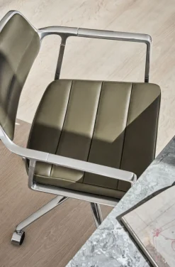 Vipp 453+ Swivel Stol | Fötter | Bosco Grönt Läder, Aluminium