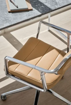 Vipp 453+ Swivel Stol | Fötter | Camel Läder, Polerat Aluminium