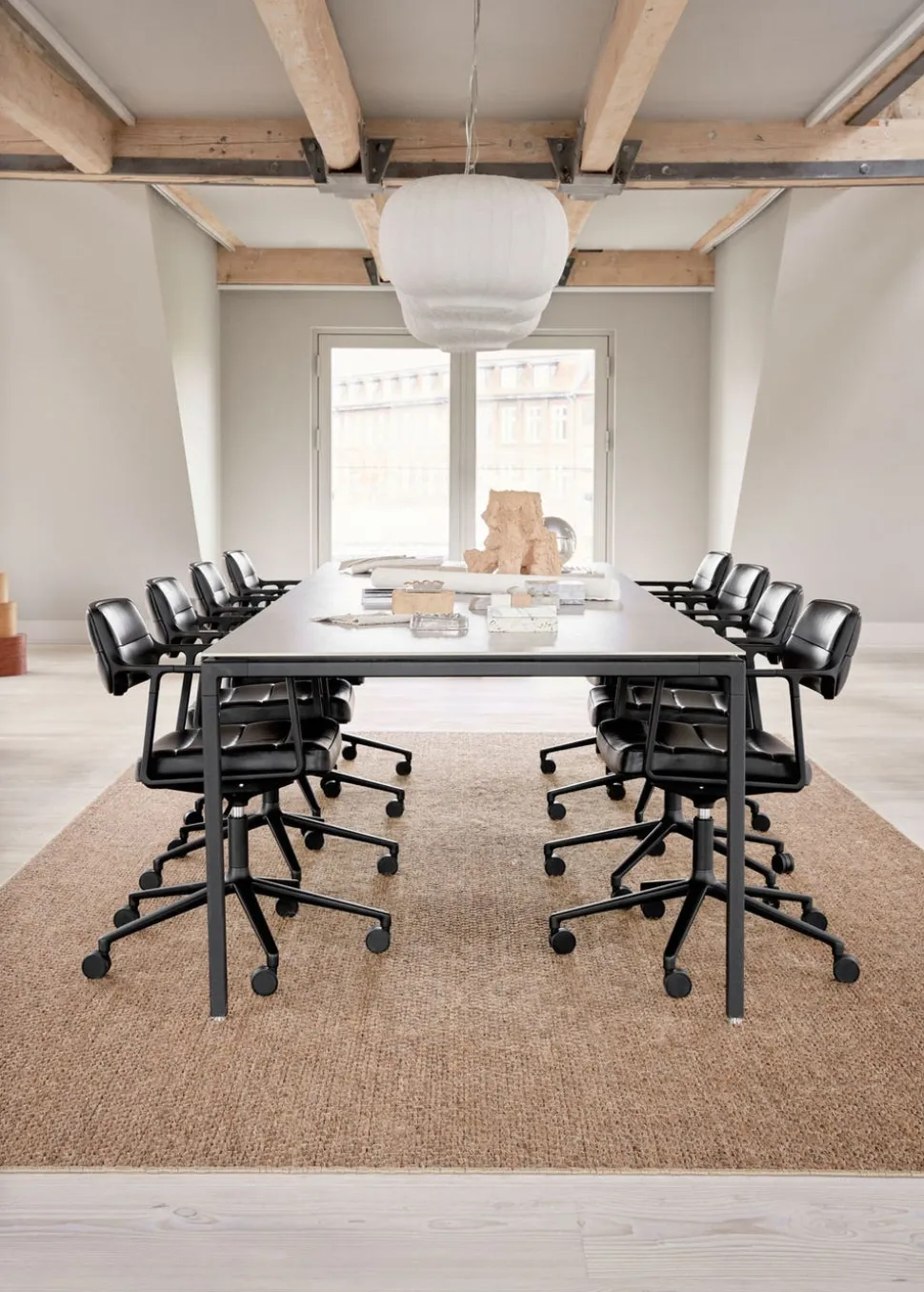 Vipp 453+ Swivel Stol | Fötter | Svart Läder, Polerat Aluminium