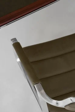 Vipp 453 Swivel Stol | Hjul | Bosco Grönt Läder, Polerat Aluminium