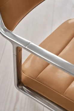 Vipp 453 Swivel Stol | Hjul | Camel Läder, Polerat Aluminium