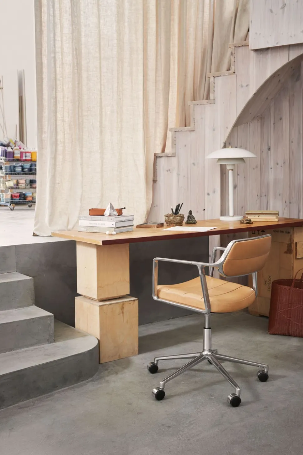 Vipp 453+ Swivel Stol | Hjul | Camel Läder, Polerat Aluminium
