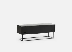 Virka Sideboard Låg | Svart / Vitpig.